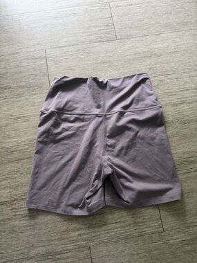 Set active purple biker shorts